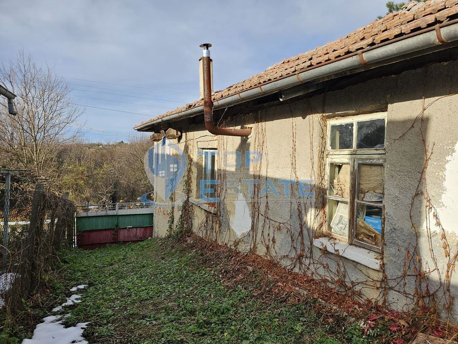 Къща с вътрешна тоалетна и частичен ремонт в село Ново градище, облас