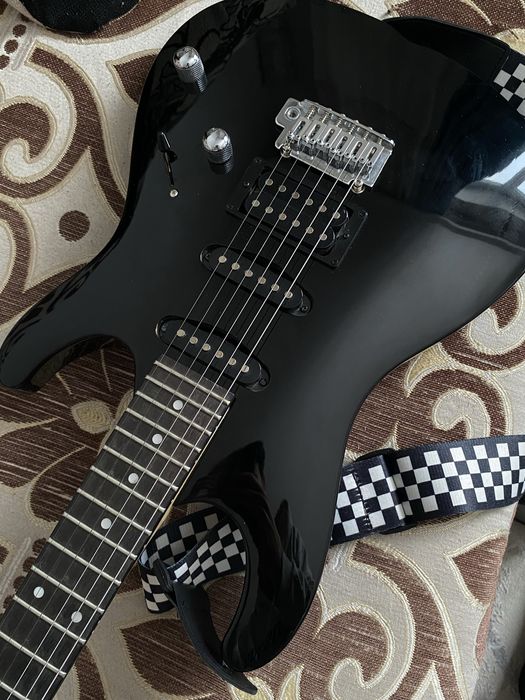 Продам электрогитару вместе с комбиком