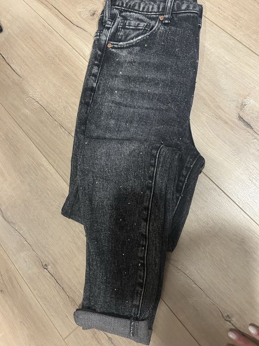 Дрехите са чисто нови