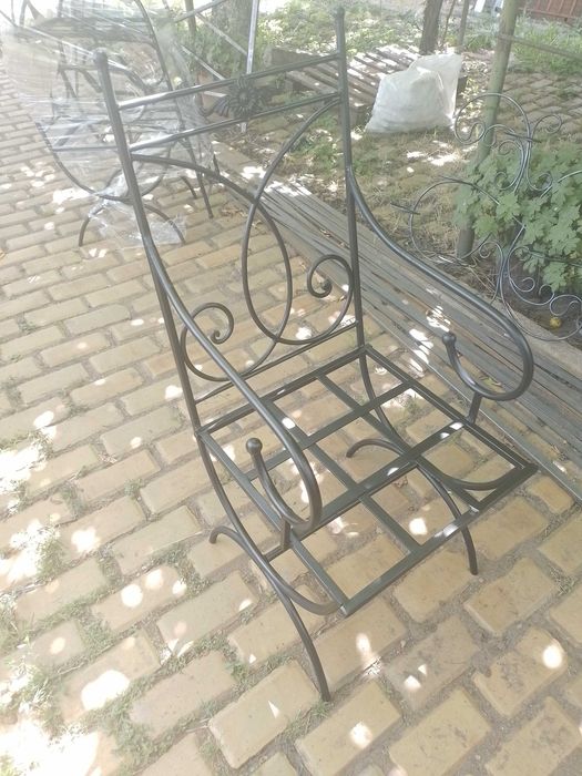 маси , пейки и столове от ковано желязо