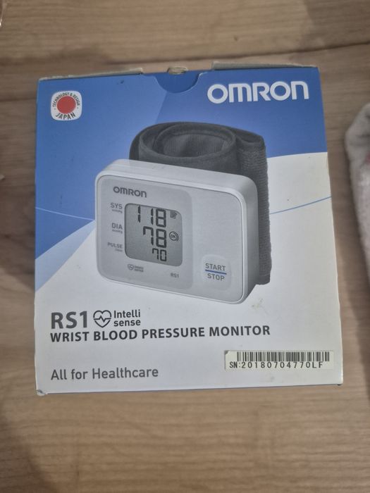 Тонометр Omron на запястье RS1