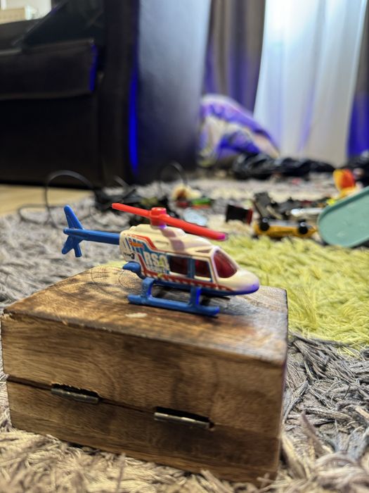Vand 85 machete Hot Wheels