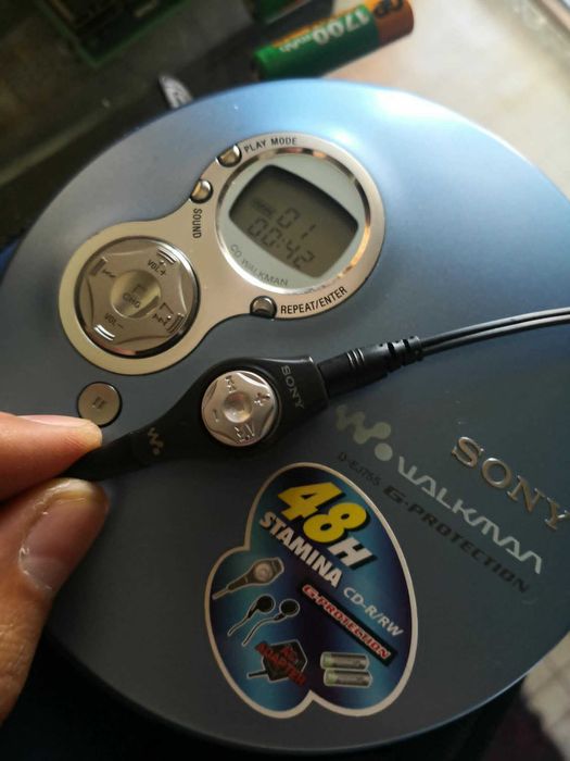 Дискмен Sony d ej755