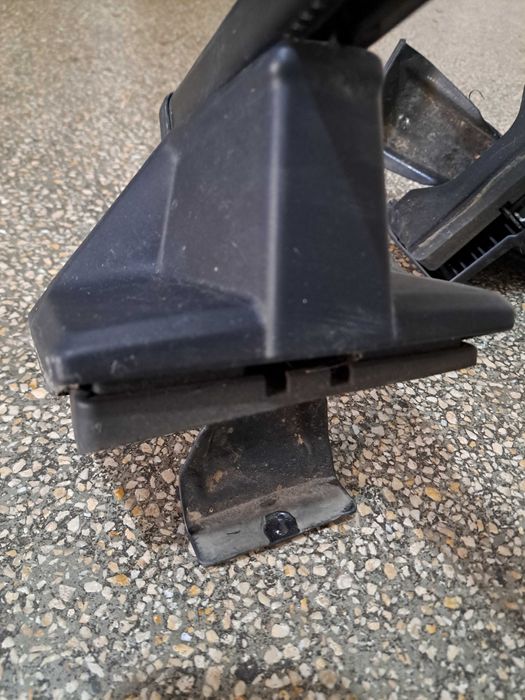 Set bare transversale Thule Evo Clamp + prindere compatibila Ford Focus (2011-2018) - kit complet