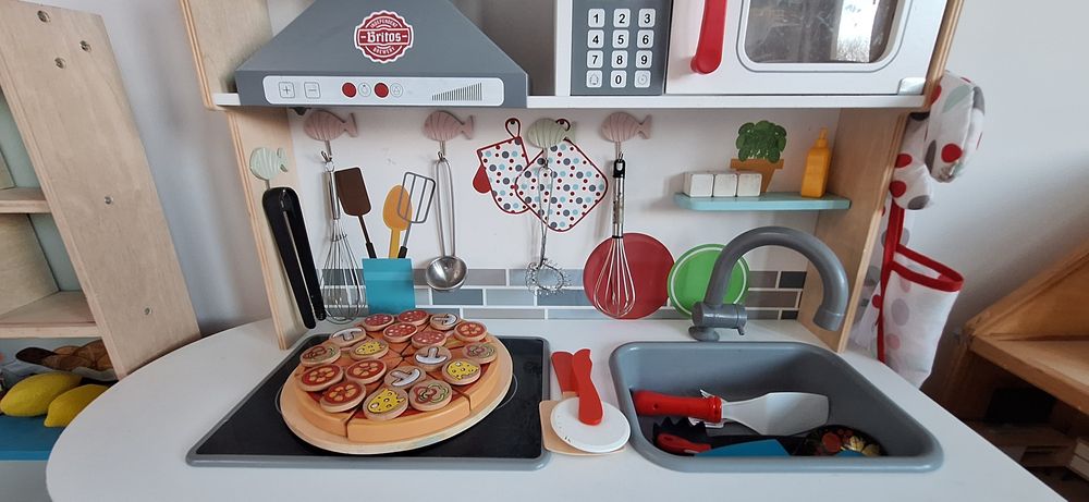 Дървена кухня Икеа, магазин, къща