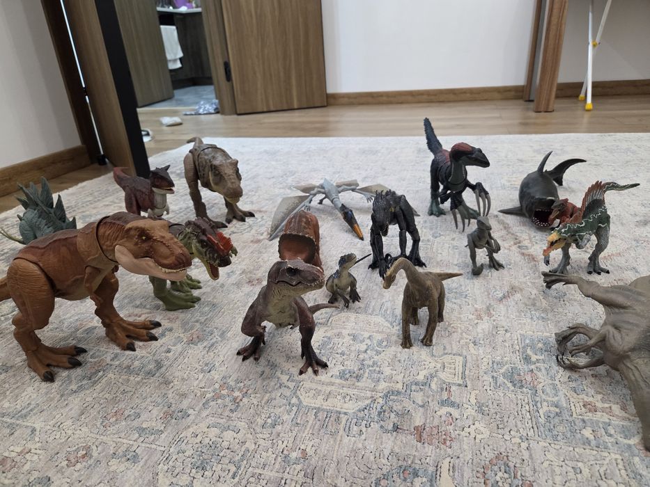 Продам динозавры-игрушки