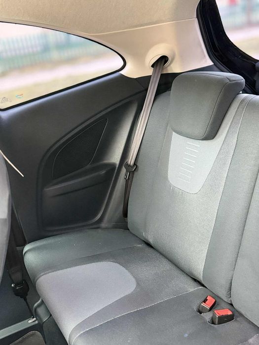 Vând Ford KA Titanium 1.2 bezină