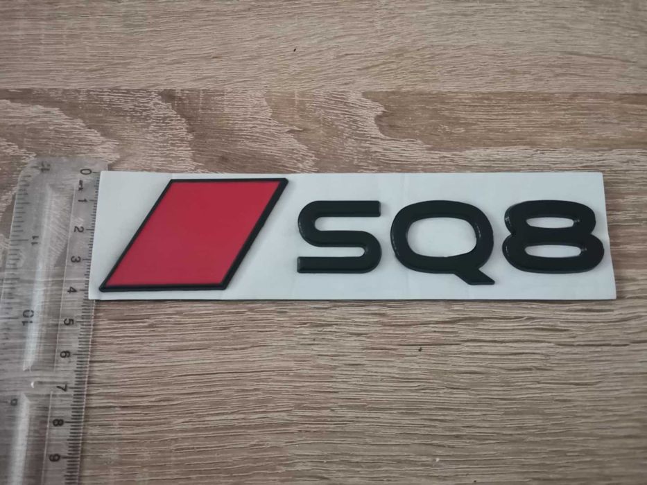 емблема Audi SQ8 нов стил черно с червено
