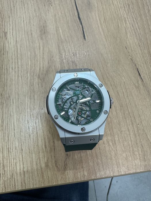 Продам новые Часы