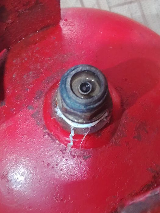 Продам газ баллон 5л 2шт