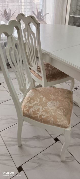 Стол со стульями