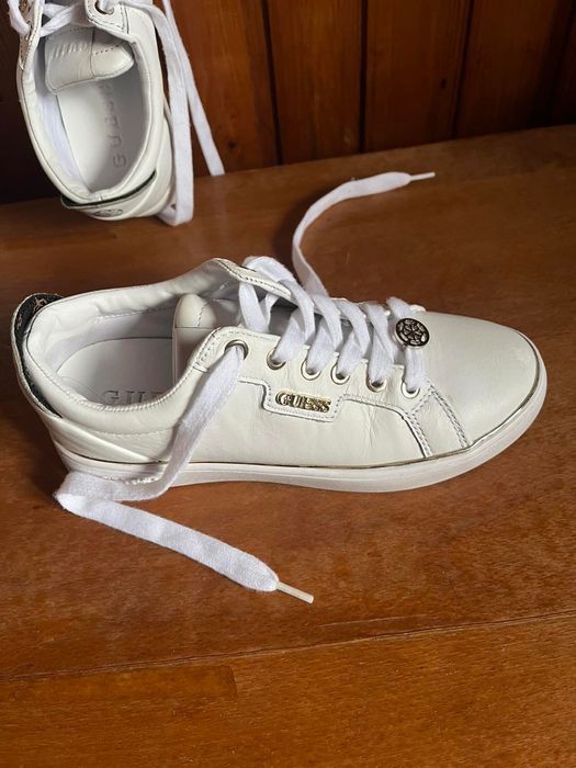 Обувки Guess,бели официални