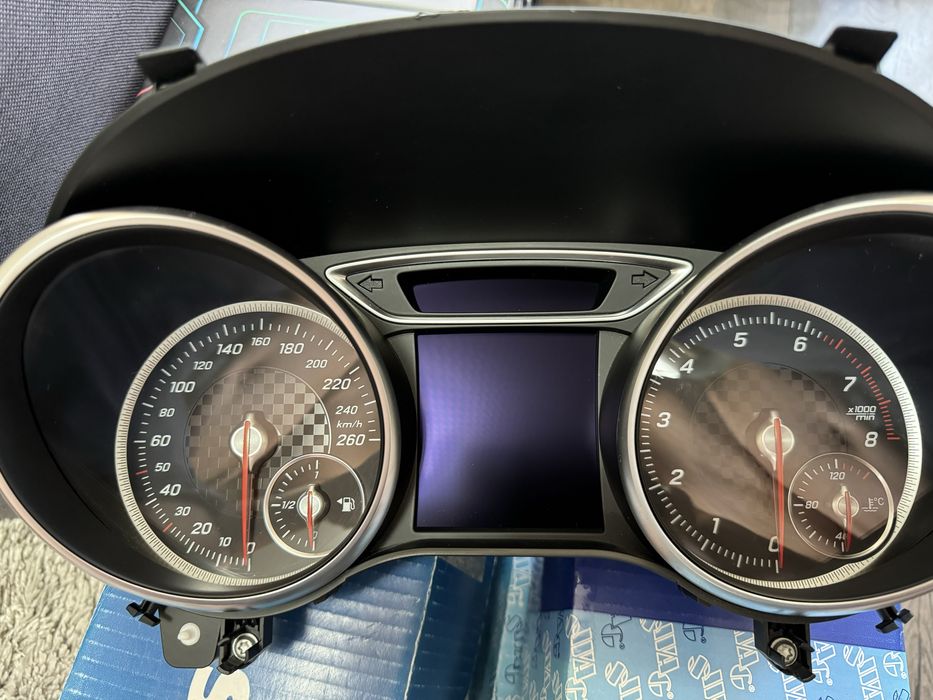 Километраж Mercedes a class w176 с фон осветление.