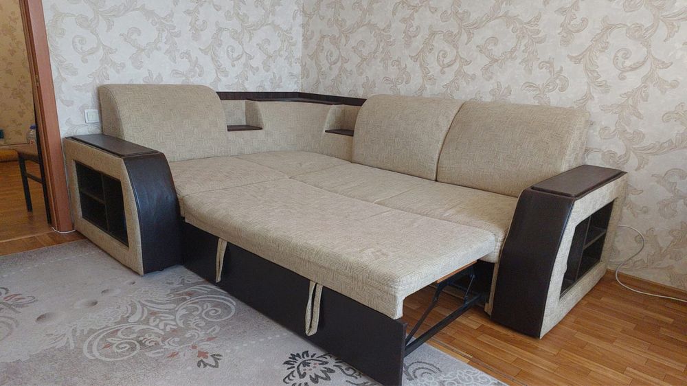 Диван угловой для зала