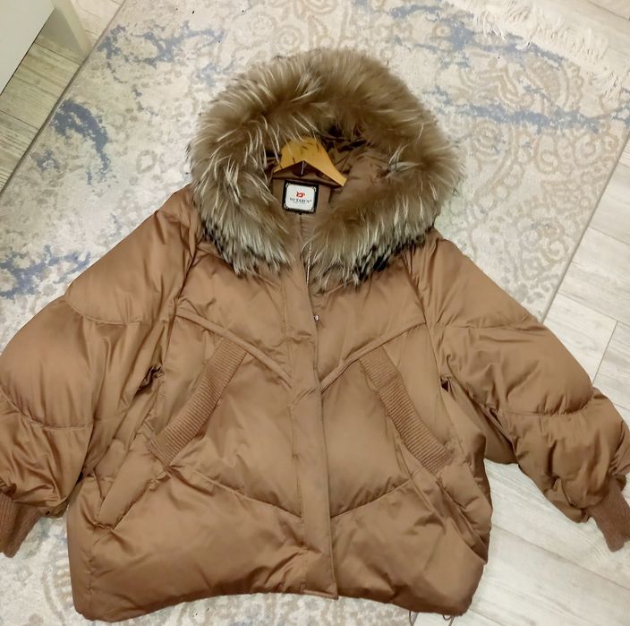 Продам пуховик с опушкой