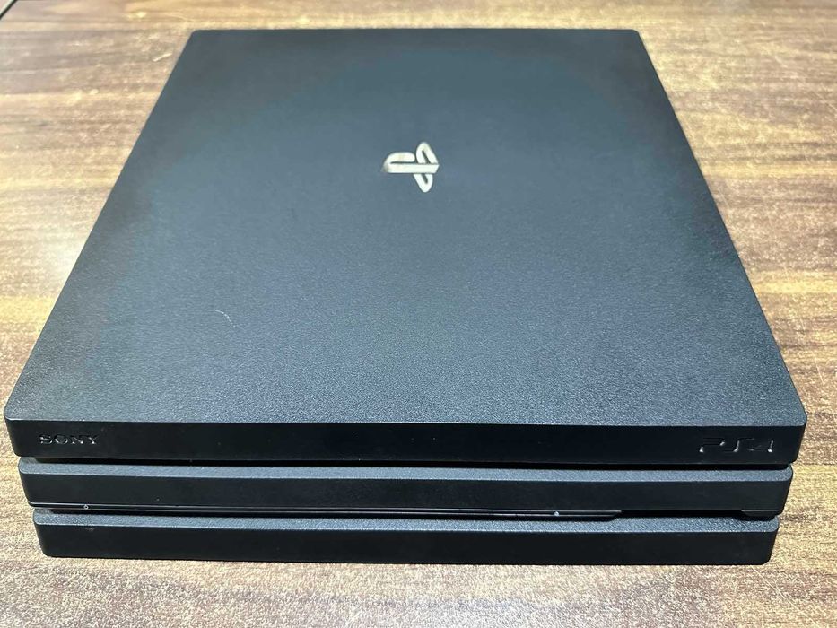 PlayStation 4 Pro 1TB – отлично състояние