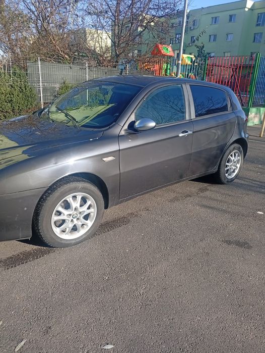 Vând Alfa Romeo 147