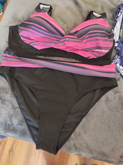 Бански костюми-чисто нови