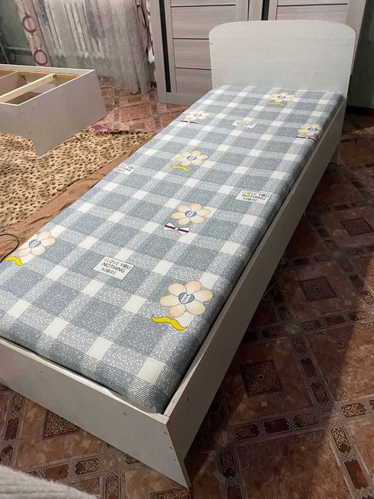 Кровать спальняя