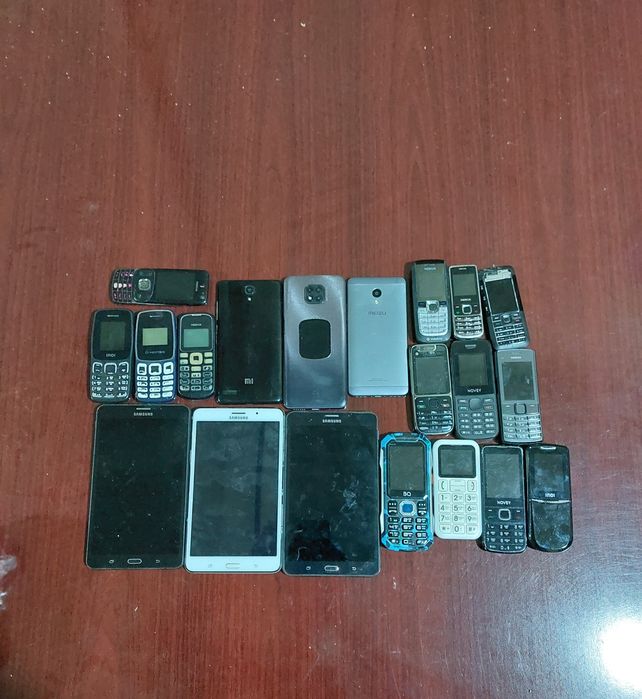 Rasmdagi telefonlar