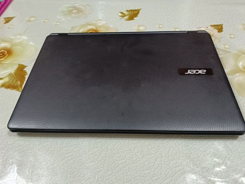 Acer noutbook srochna sotiladi