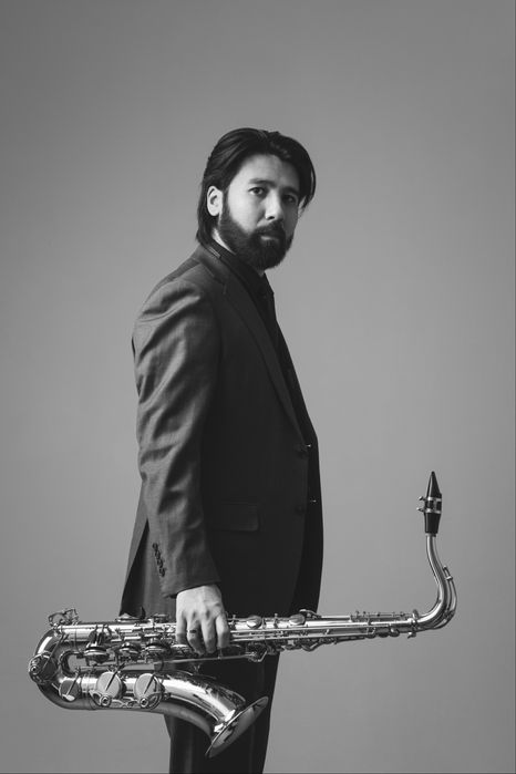 Саксофонист/ Поздравление на 8 марта