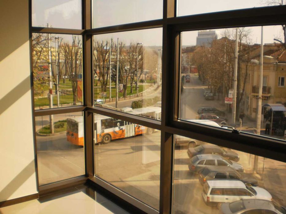 Дава се под наем Офис в Плевен, Идеален център - 65 кв.м за 366.69 € - Снимка #1