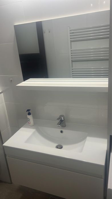 Vand mobilier baie si obiecte sanitare