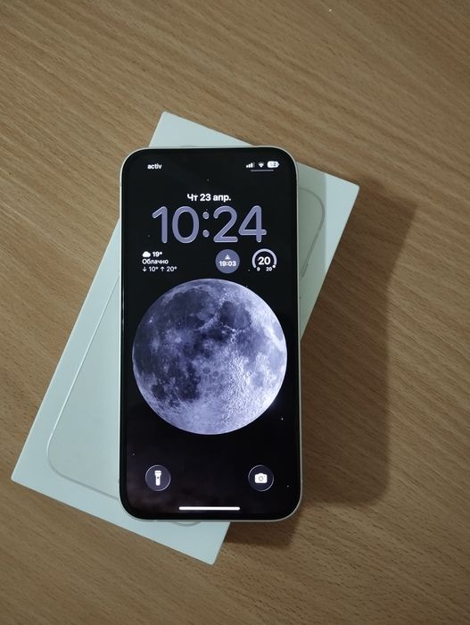 Продам iPhone 13