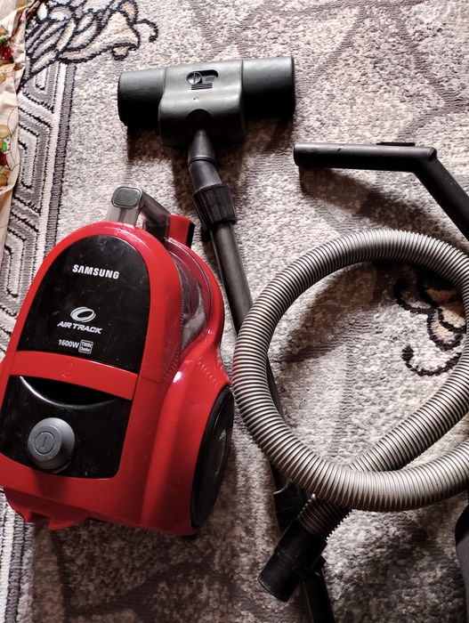 Пвлесос  Samsung почти новый