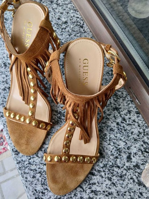 Обувки на висок ток Guess