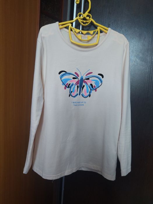 Продам вещи на девочку  8-9 лет