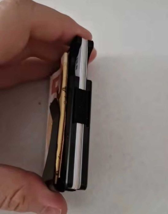 Минималистичен RFID портфейл „Левски 1914“ – Компактен и защитен