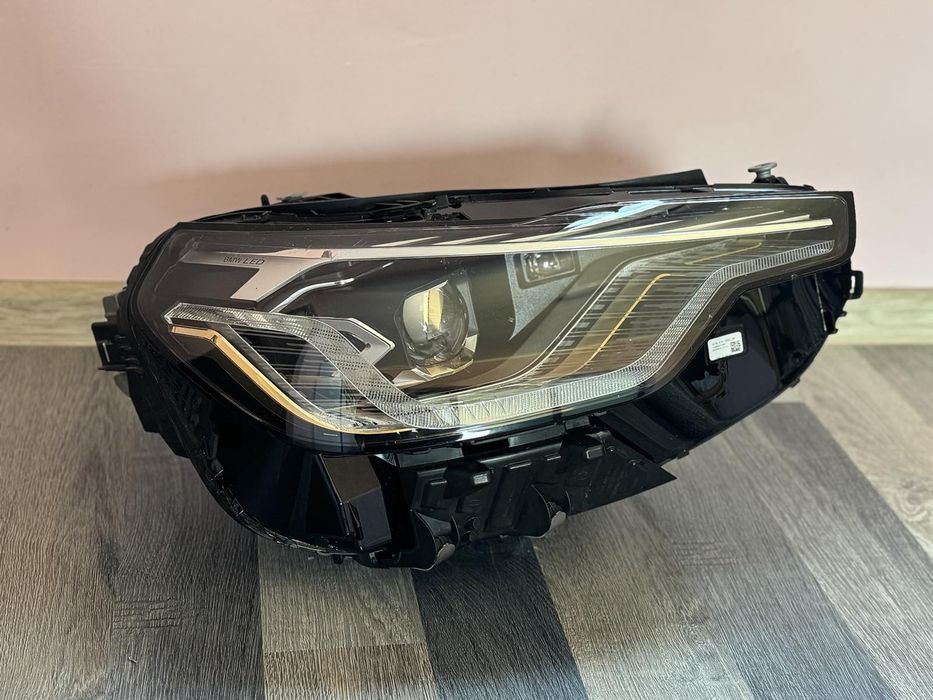 Десен Фар BMW 2 Series G42 LED/2023 Перфектен