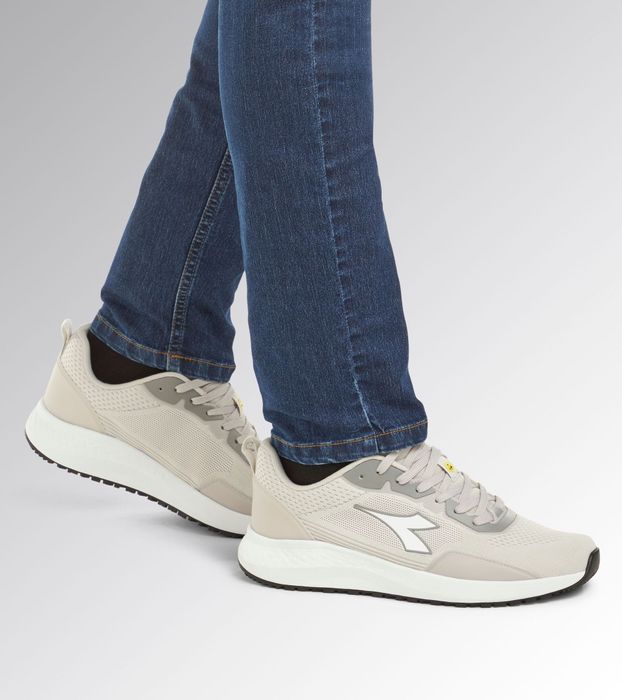 Diadora incaltaminte, adidași