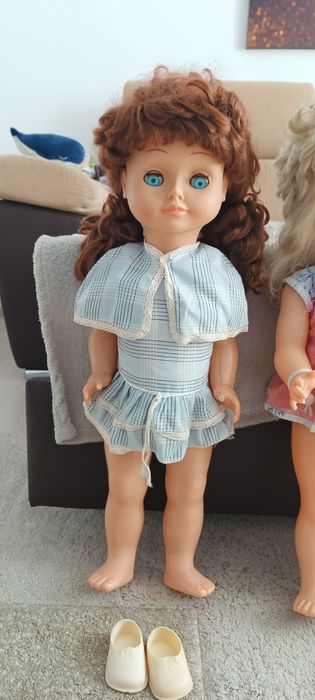 Vând păpuși vechi de 40 ani