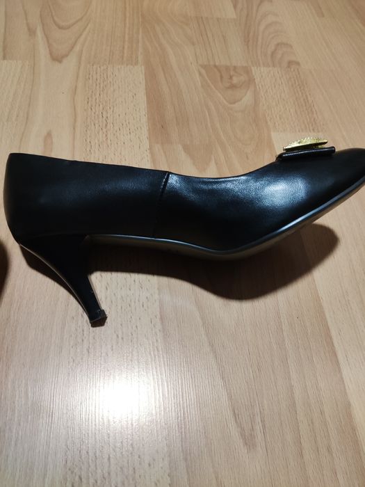 Женские кожаные туфли