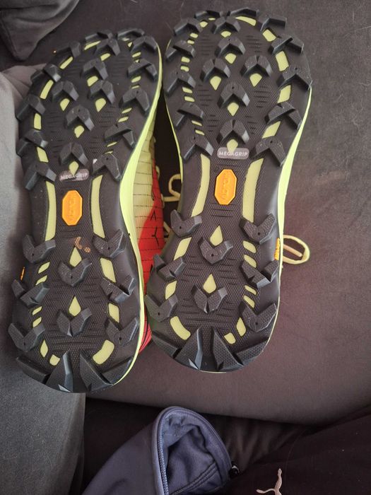 Продавам Маратонки MERRELL