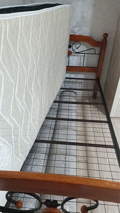 Кровать в спальню