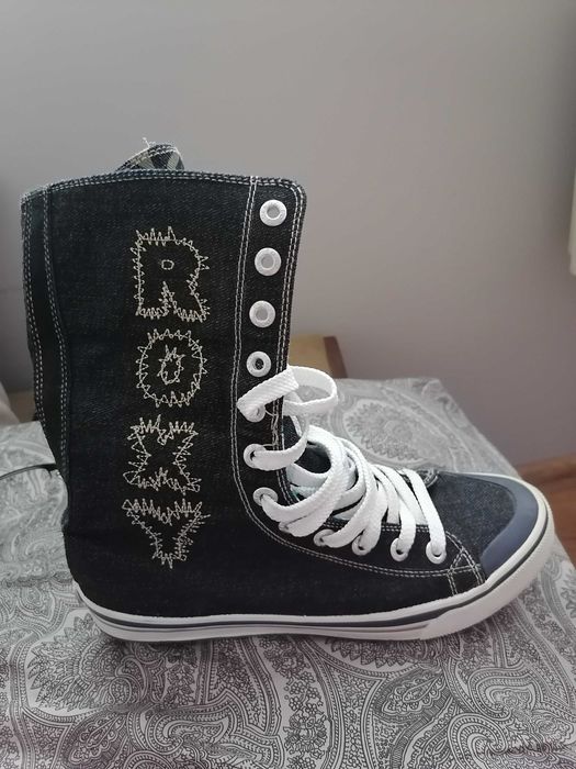 Нови дамски кецове roxy номер 40.