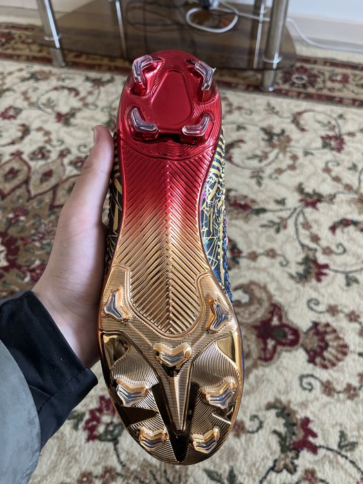 Бутсы футбольные