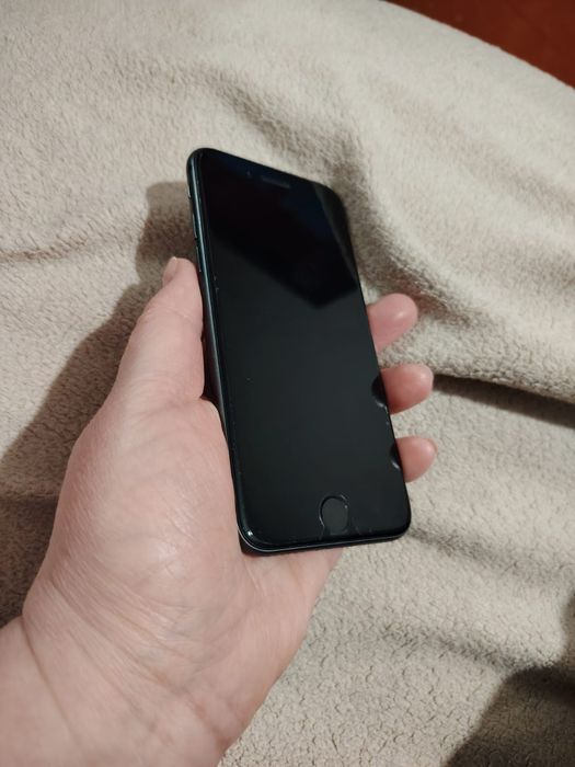 Продам Айфон 8 б/у