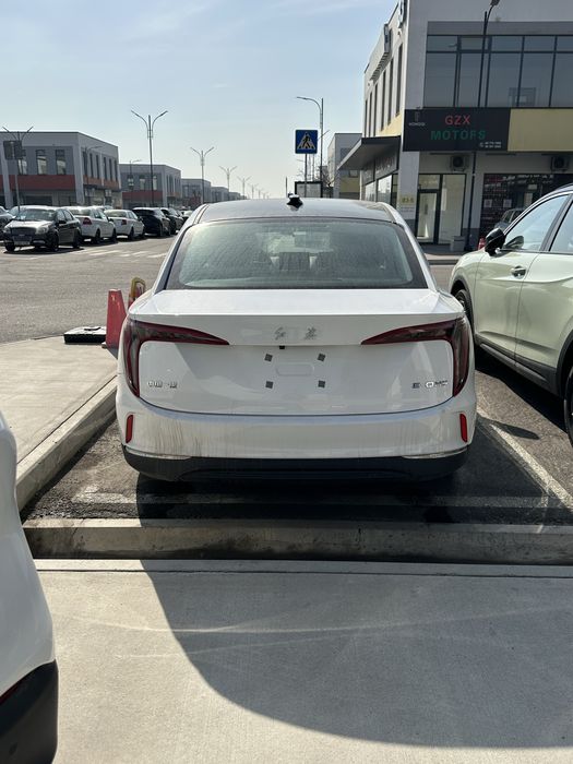 Hongqi e-qm5 2024 yil 450/500km yuradi batareya hajimi 60kwt bo'ladi