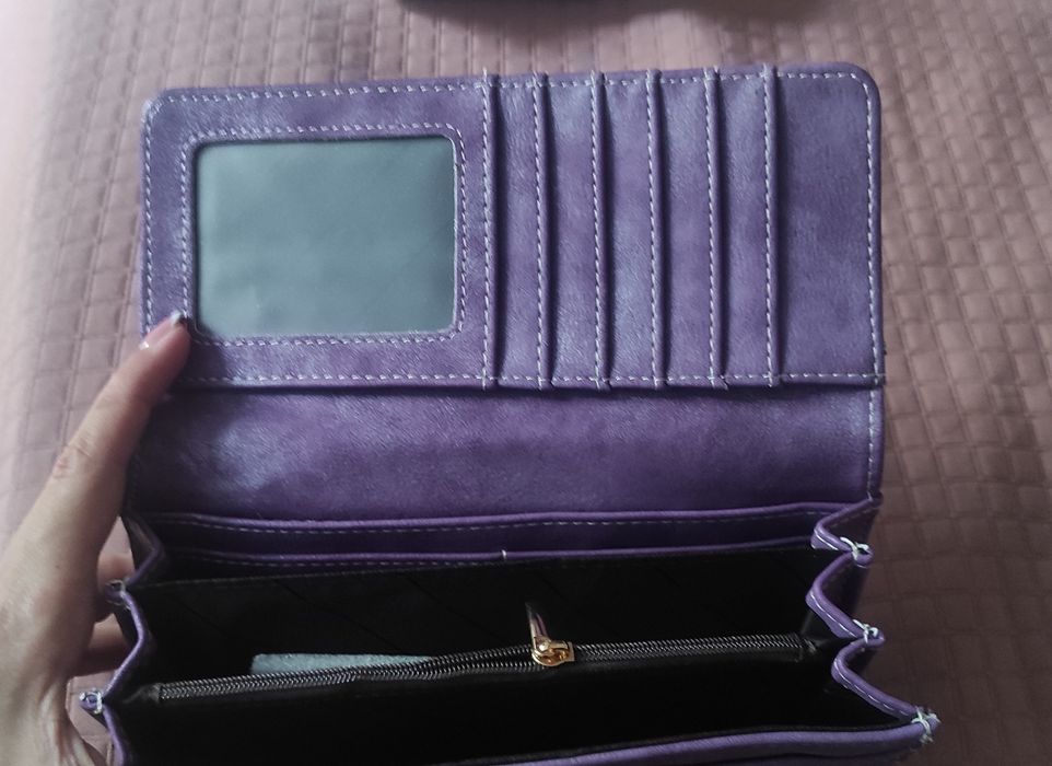 Ново дамско портмоне