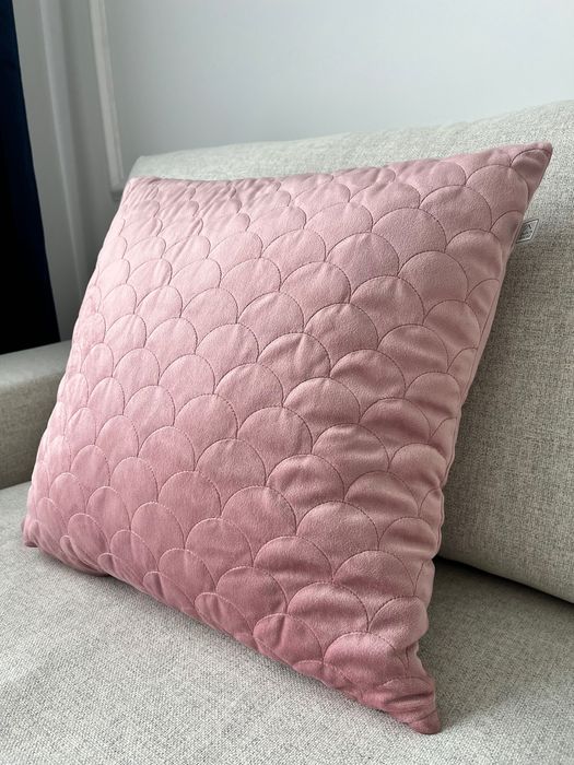 Нови кадифени калъфки за декоративни възглавници