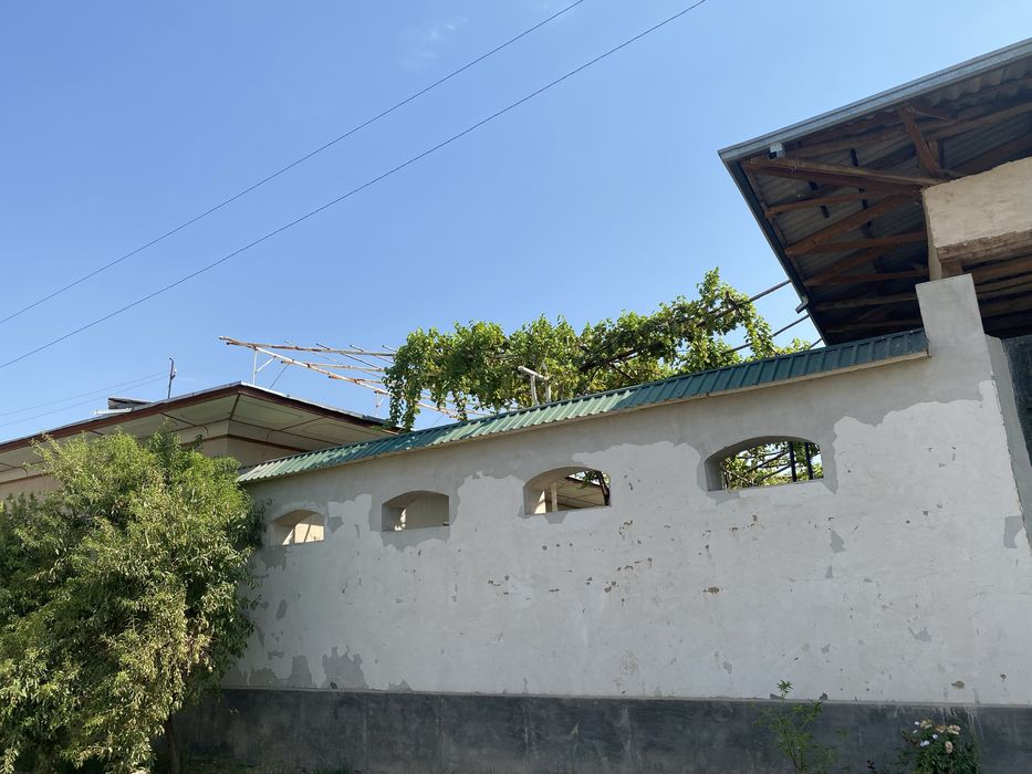 Hovli uy-joy sotiladi