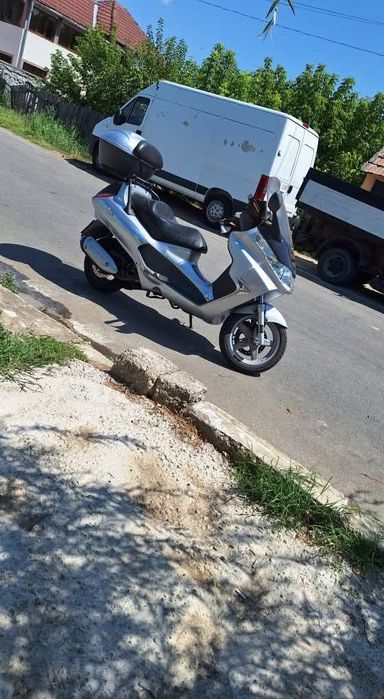 Vând scuter piaggio an 2006