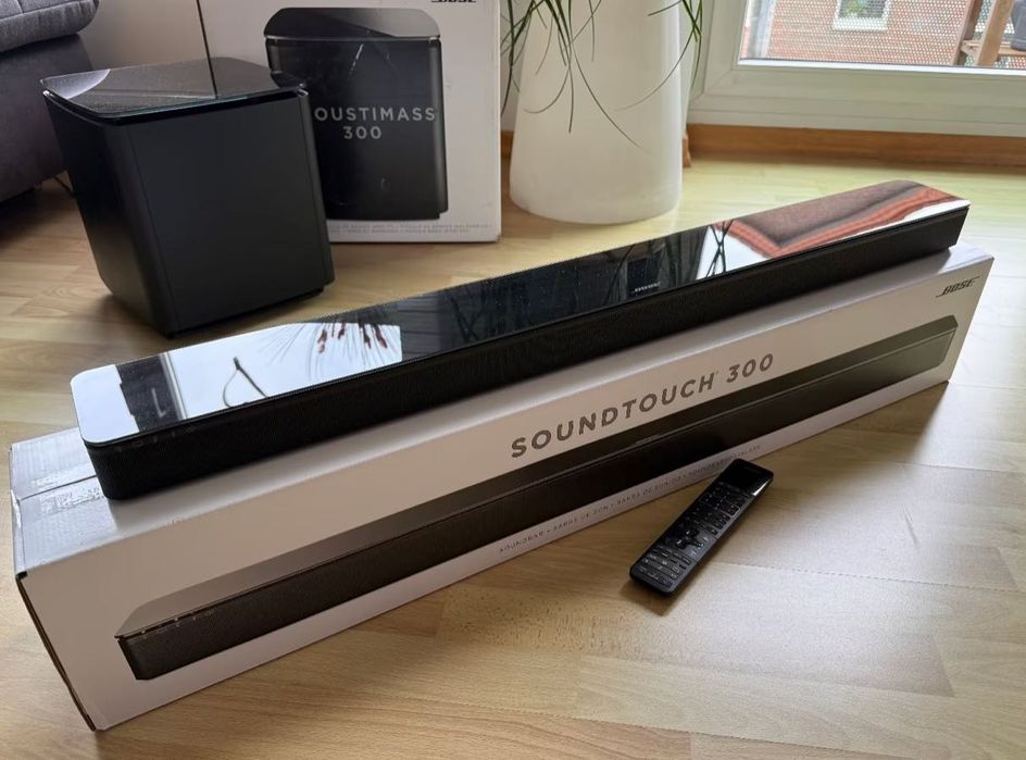 Bose SoundTouch 300 Soundbar & Bose Acoustimass 300 Bass Module