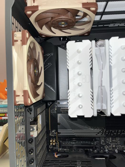 Геймърски/работен компютър с Ryzen 7 7800x3d