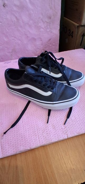 Teniși Vans din piele marimea 36